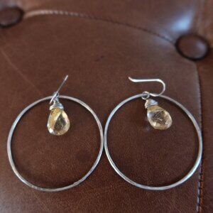 Faceted teardrops green/yellow stone&sterling silver front facing hoop earrings
